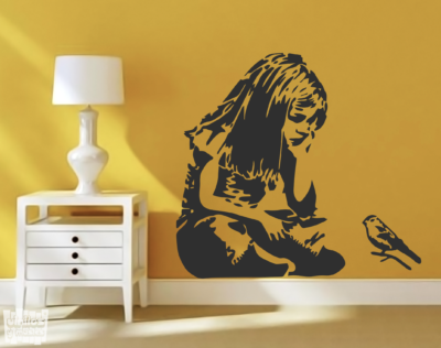 Vinilo decorativo dibujo de Banksy, chica pequeño pájaro.
