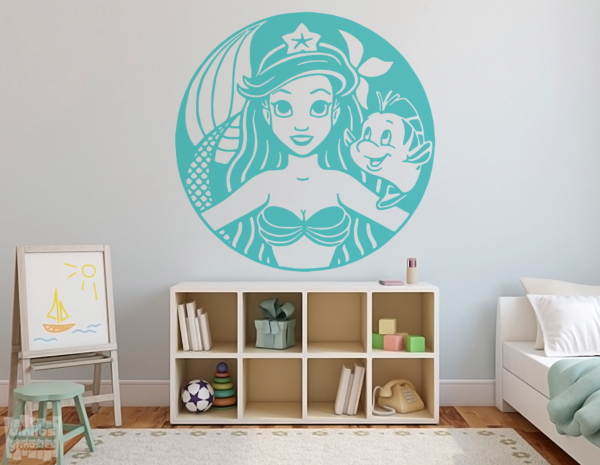 Vinilo decorativo dibujo de la sirenita "Ariel y Flounder" - vinilosymas.es